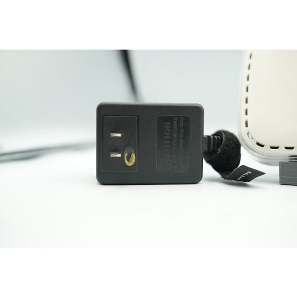 NETGEAR FS605 v3 5-Port 10/100 Ethernet Switch with Power Supply – White - Picture 2 of 6